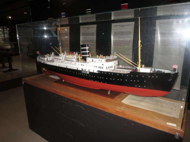Hurtigruten_2015-06-25_14-41-1